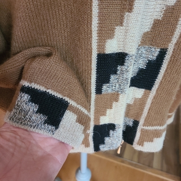 Handmade Equadorian Alpaca Cardigan Sweater - Picture 8 of 13